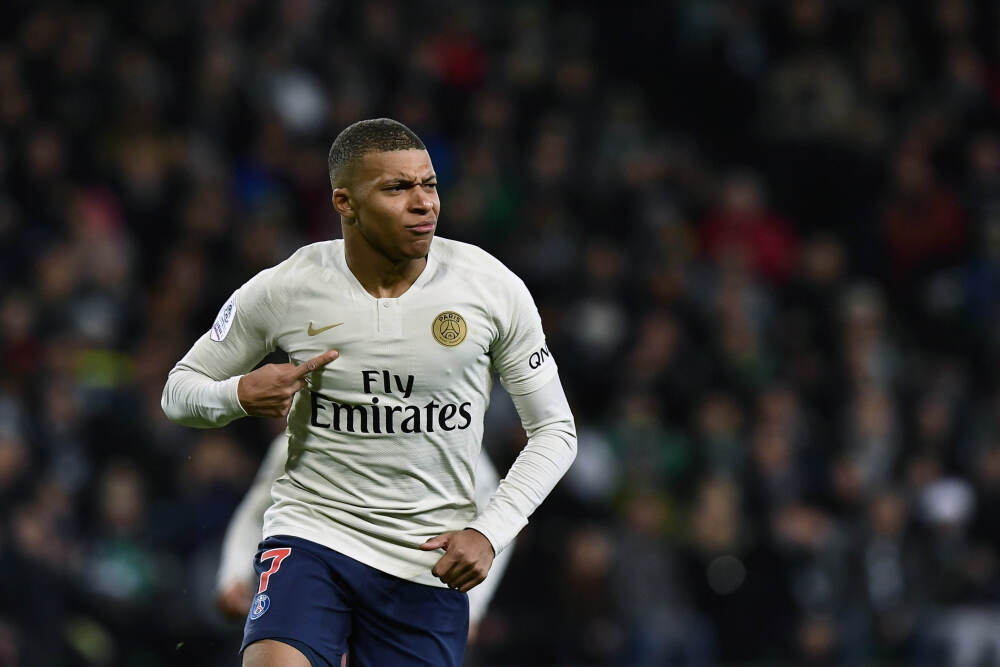 西媒：皇马在伯纳乌举行圣诞活动，9天净收入600万至1000万欧元